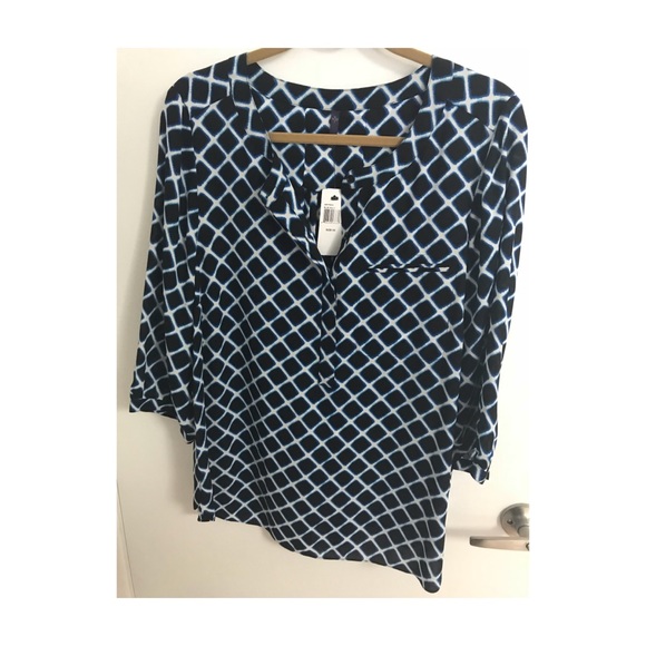 NYDJ Tops - NWT NYDJ 1X top black, blue, white patterned top